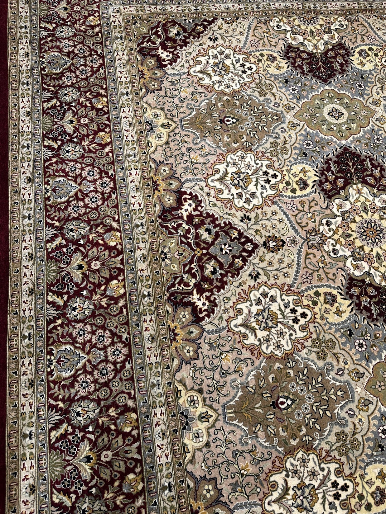 Kashmiri Rug - 378 cm x 273 cm