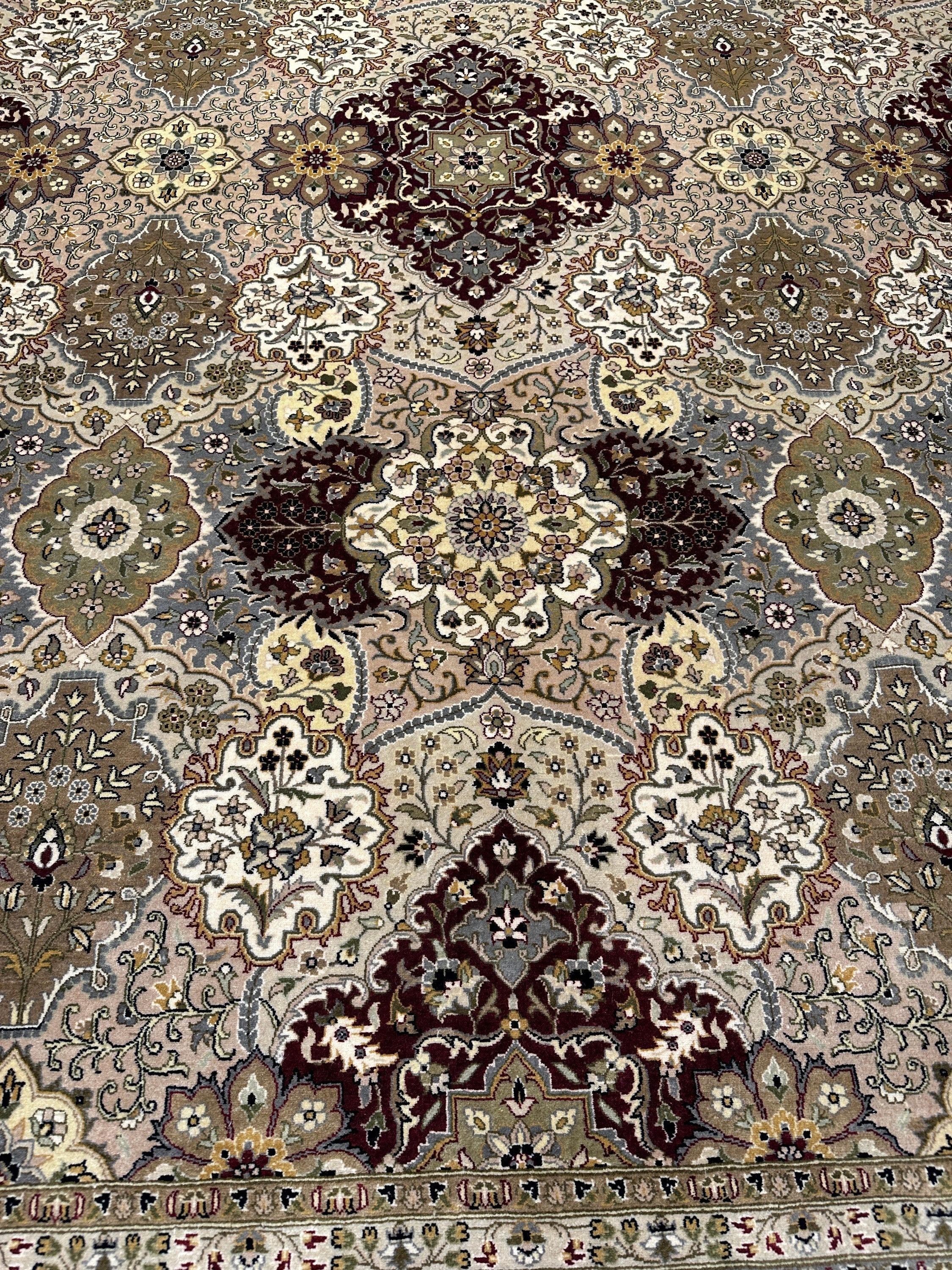 Kashmiri Rug - 378 cm x 273 cm