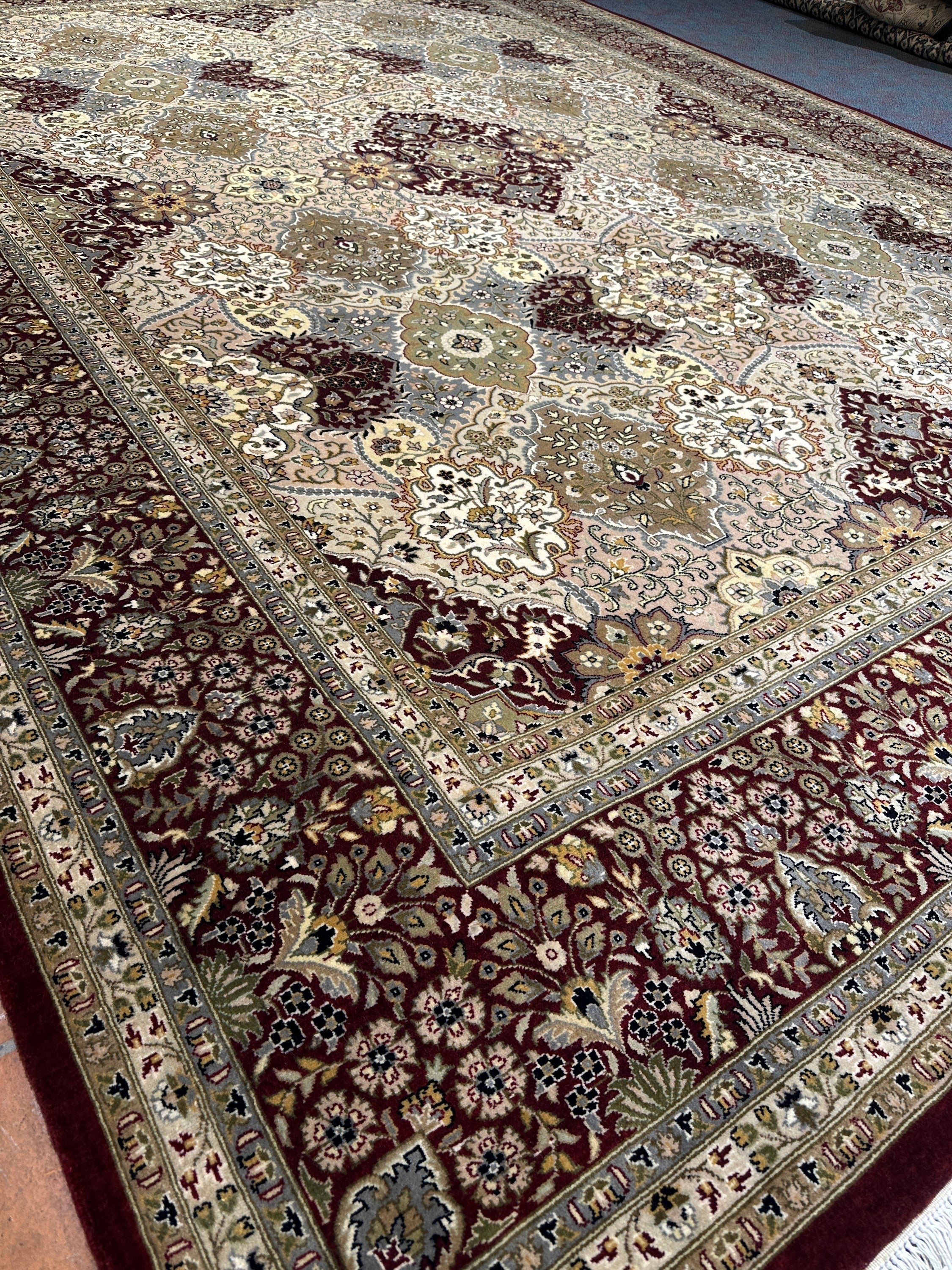 Kashmiri Rug - 378 cm x 273 cm