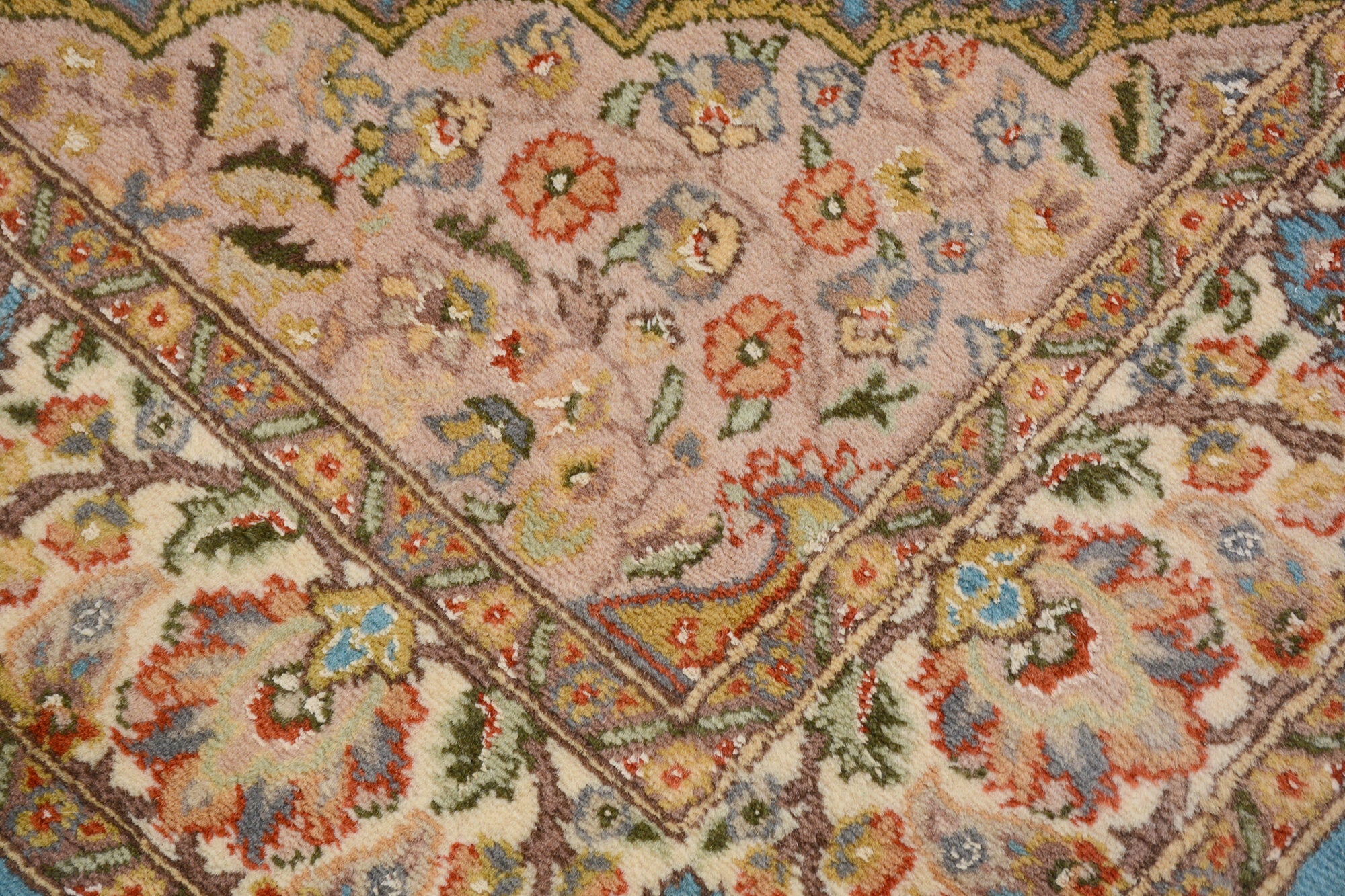 Kashmiri Hand Knotted area rug pure wool pile 222cm x 142cm