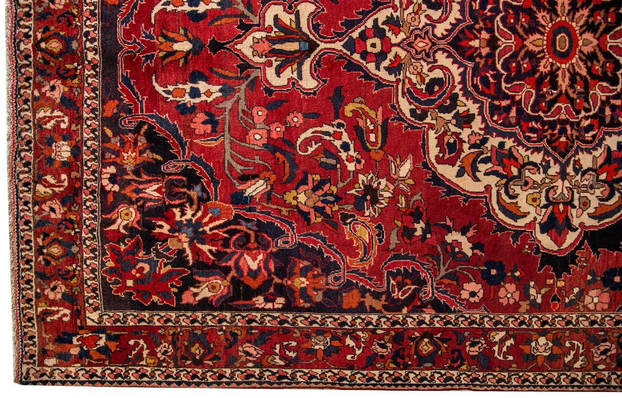 Bakhtiari Rug - 297 cm x 205 cm