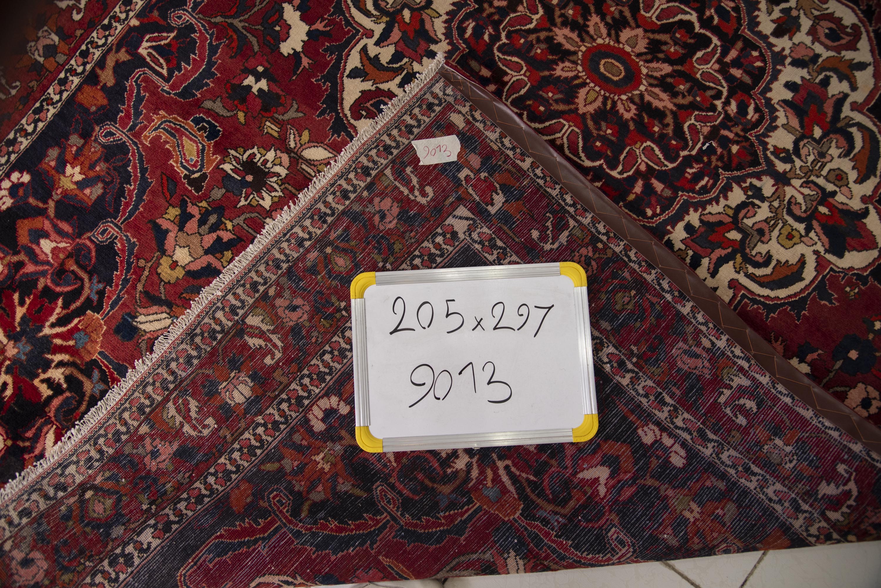 Bakhtiari Rug - 297 cm x 205 cm