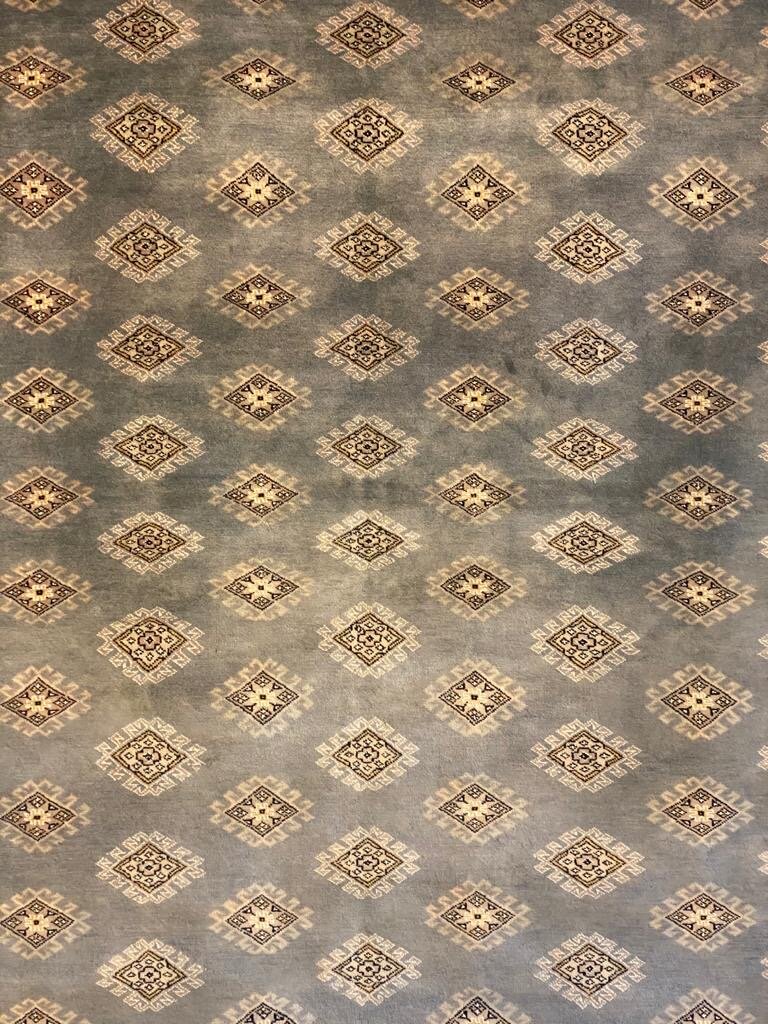 Kashmiri pure wool with silk highlights hand knotted area rug 304cm x 200cm