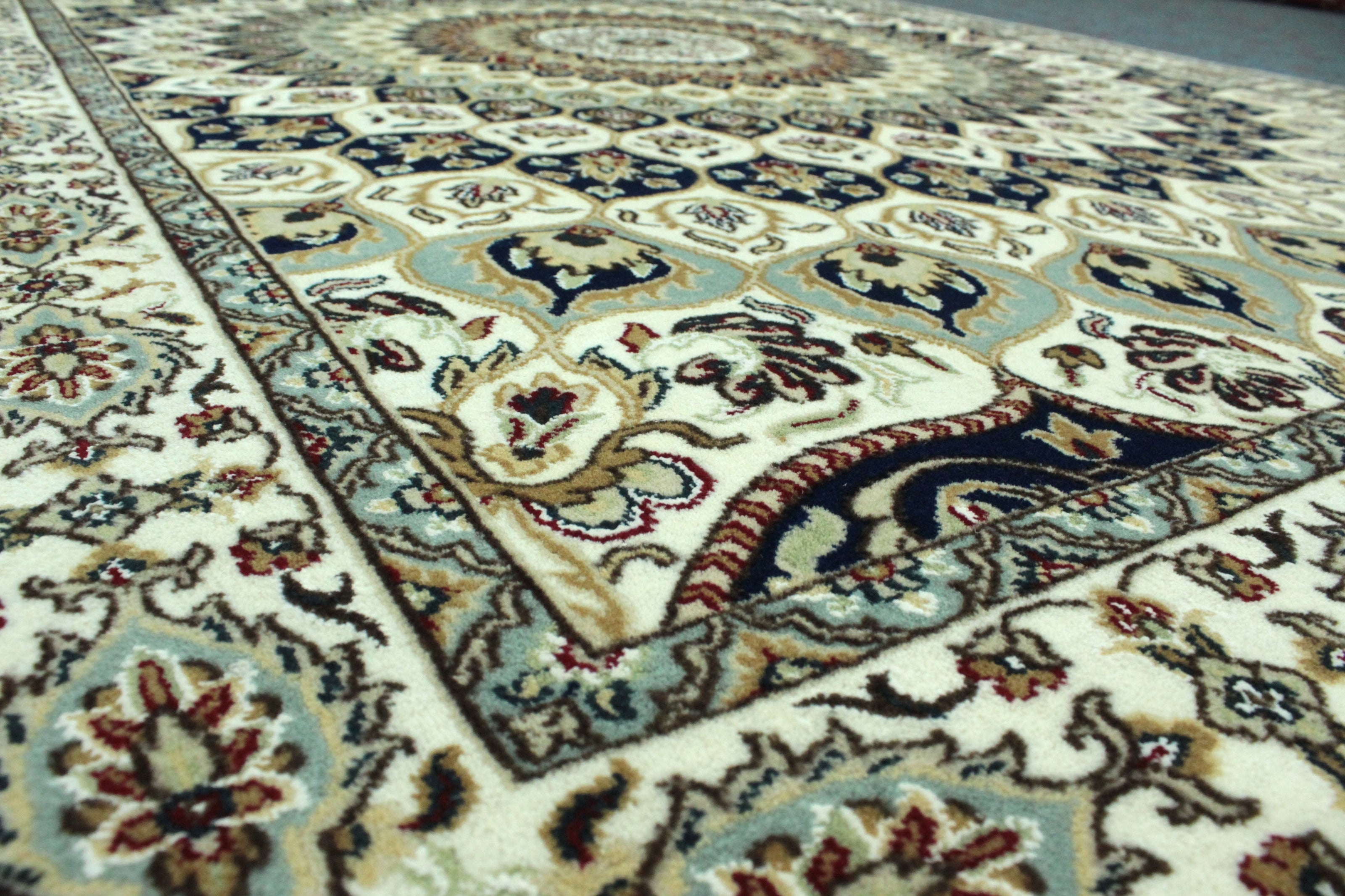 Gumbad Rug - 264 cm x 177 cm