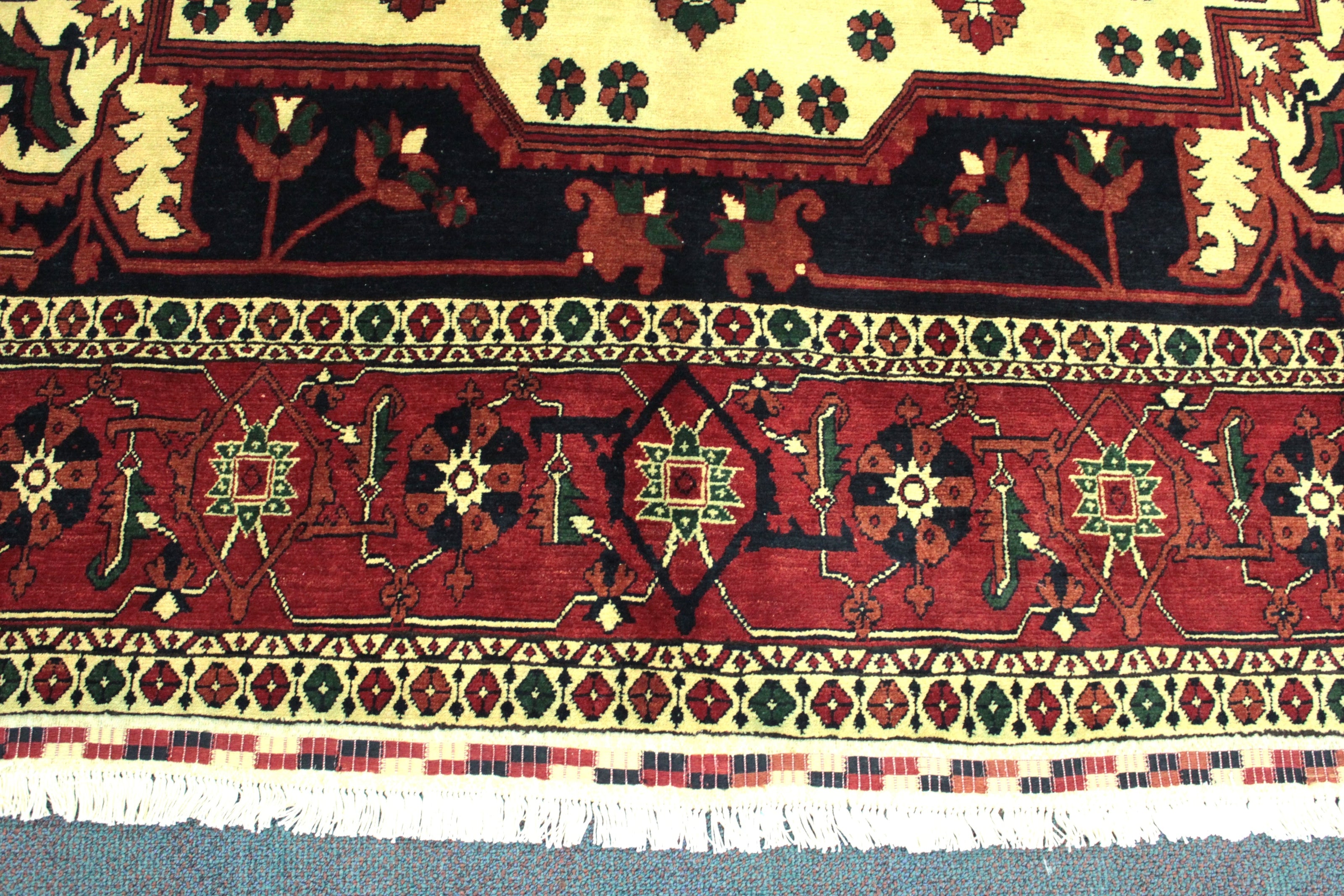 Heriz Rug  - 343 cm x 257 cm