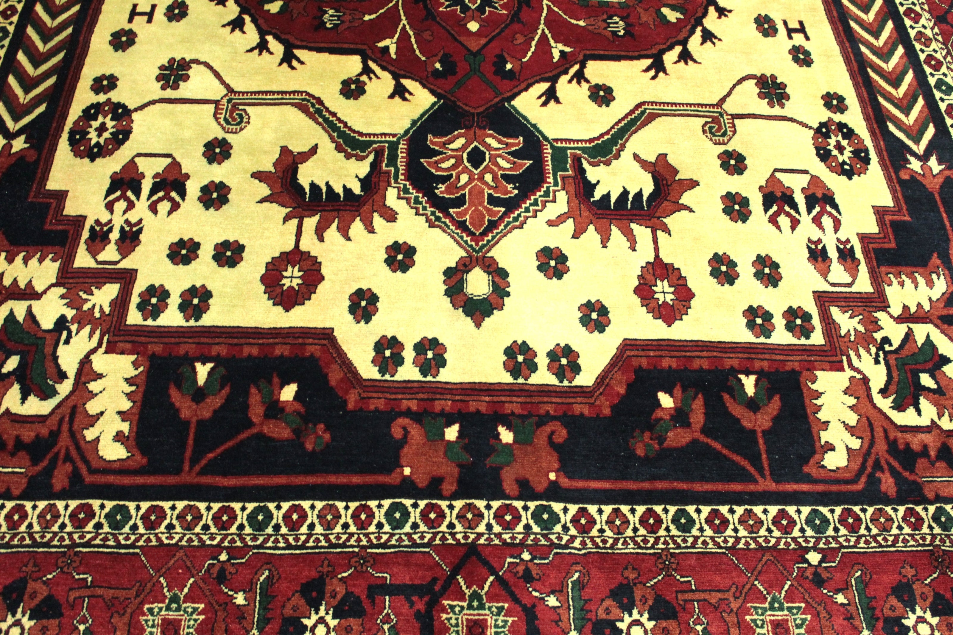 Heriz Rug  - 343 cm x 257 cm