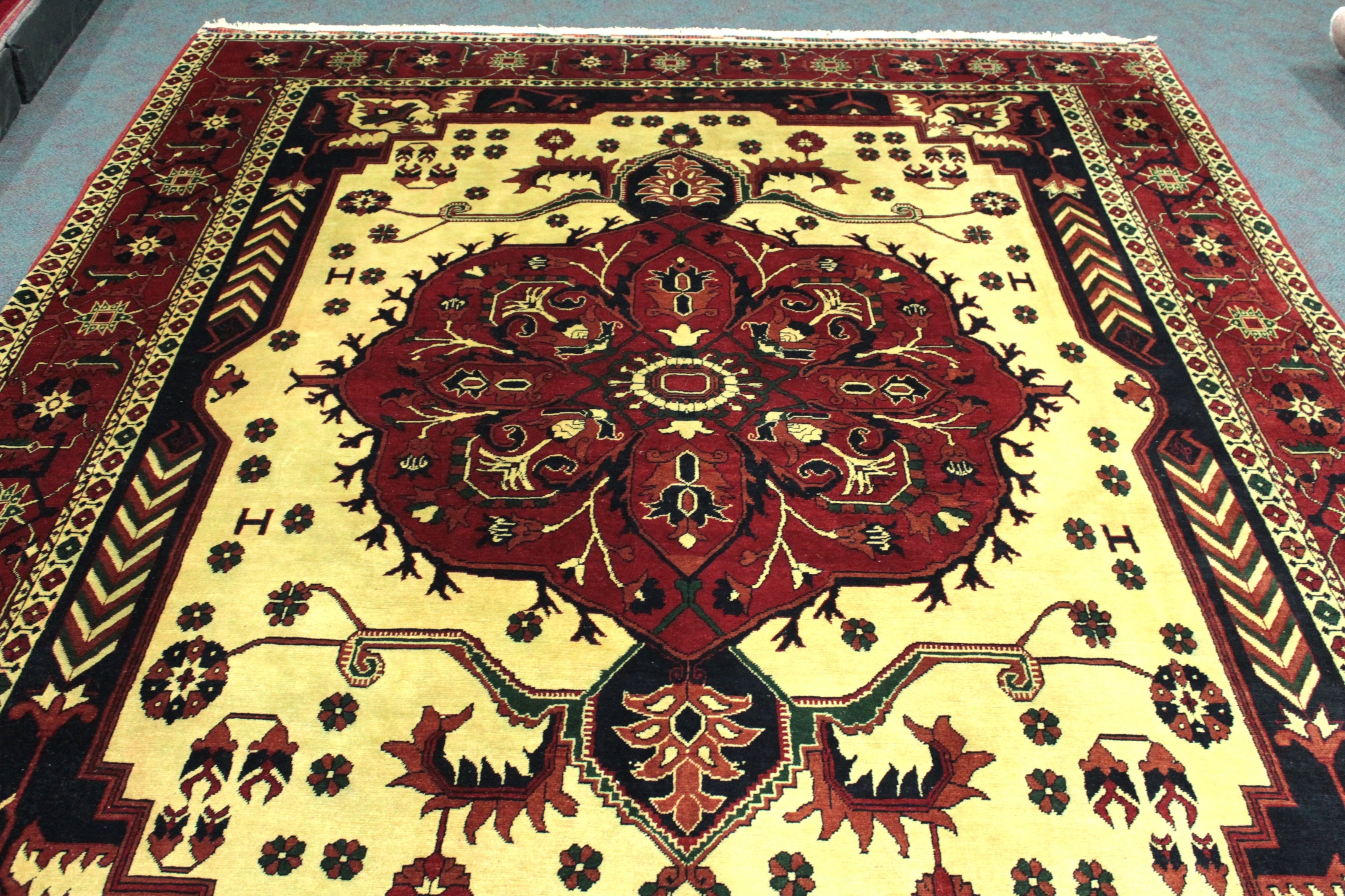 Heriz Rug  - 343 cm x 257 cm