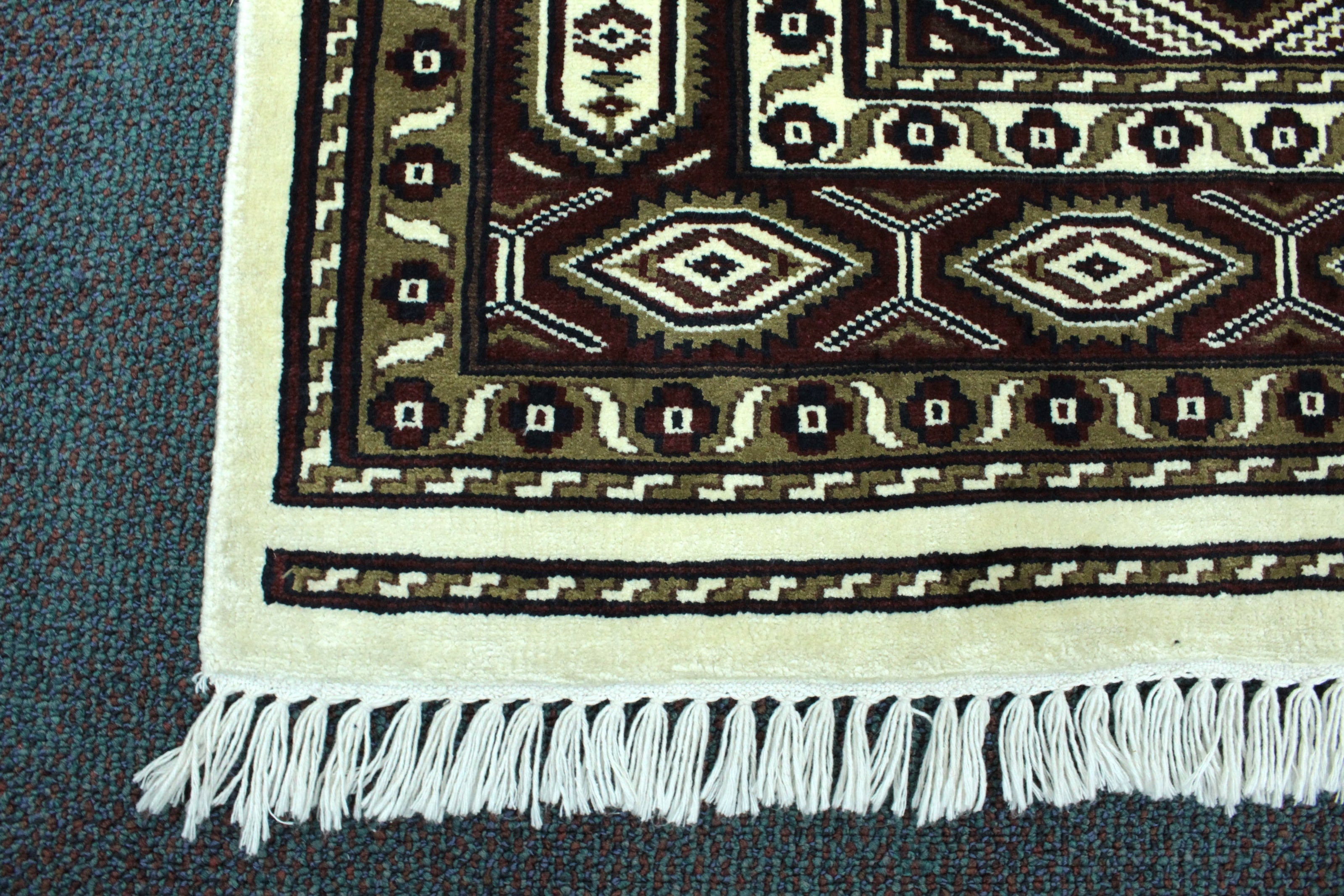 Kashmiri Rug  - 281 cm x 207 cm