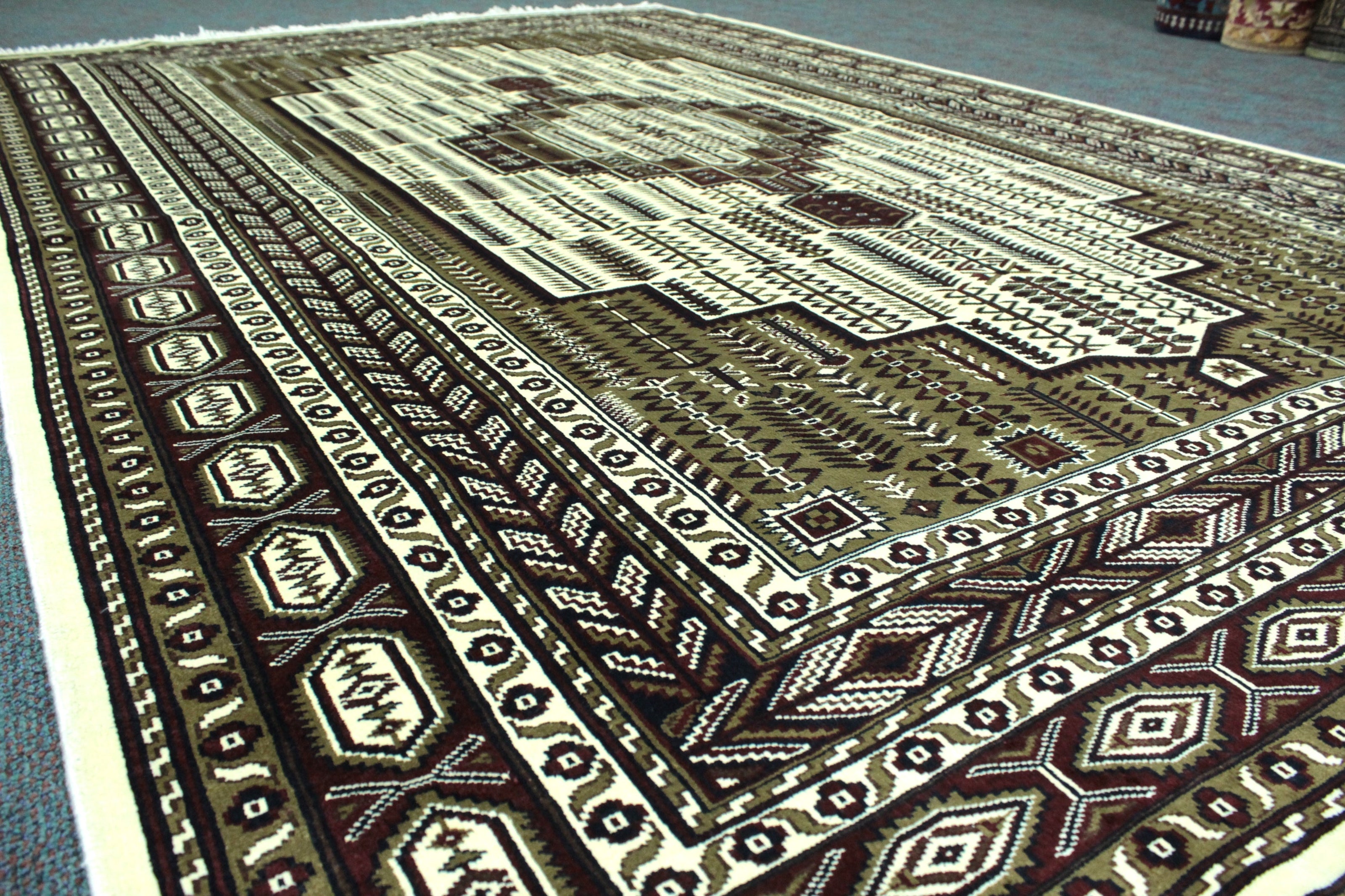 Kashmiri Rug  - 281 cm x 207 cm