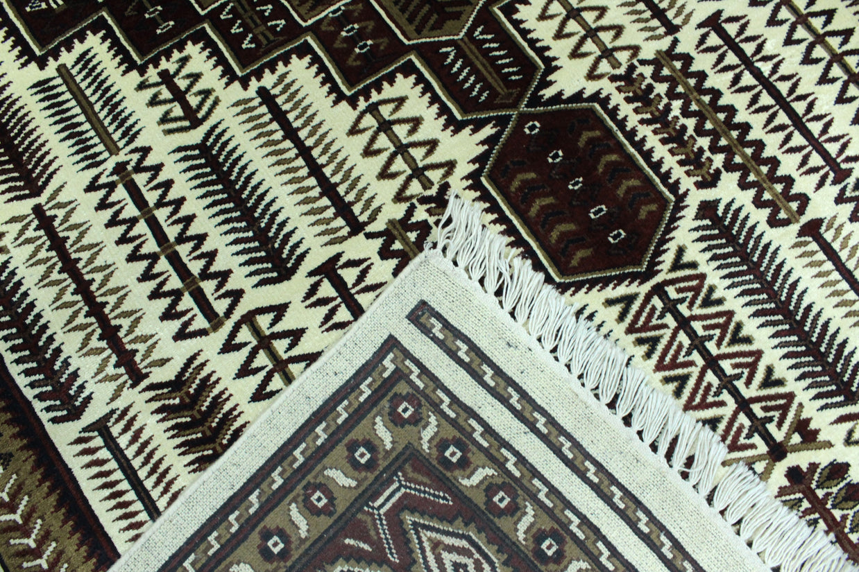 Kashmiri Rug  - 281 cm x 207 cm