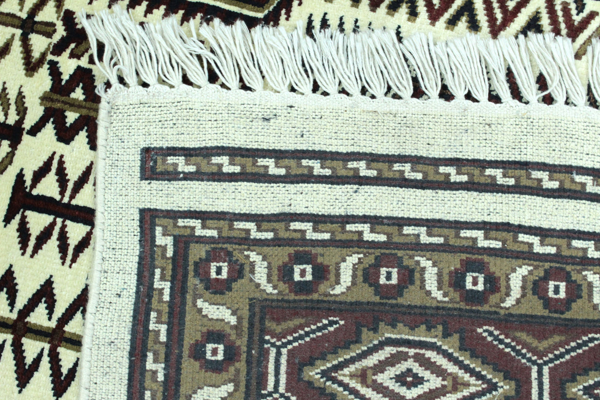 Kashmiri Rug  - 281 cm x 207 cm