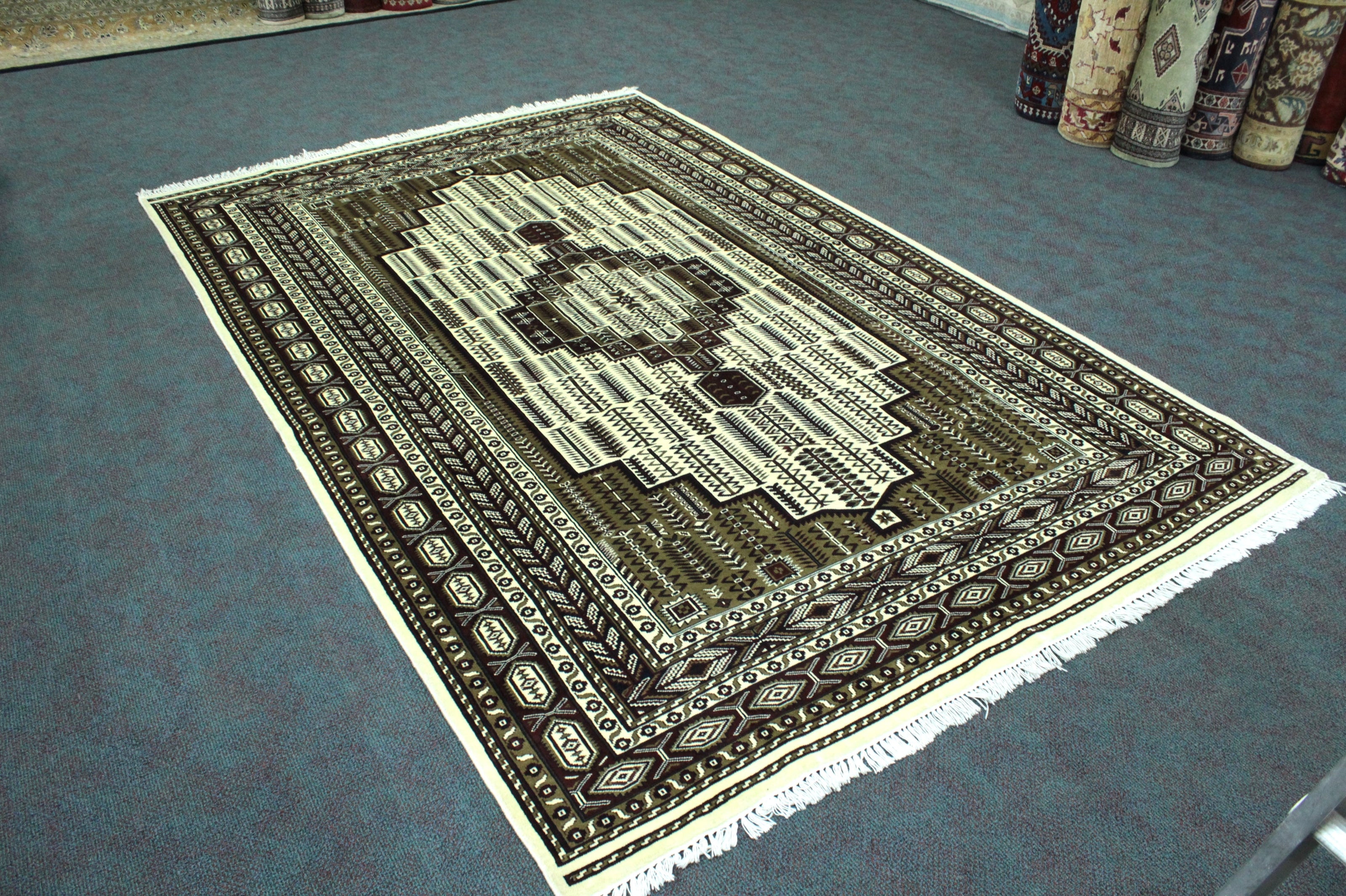 Kashmiri Rug  - 281 cm x 207 cm